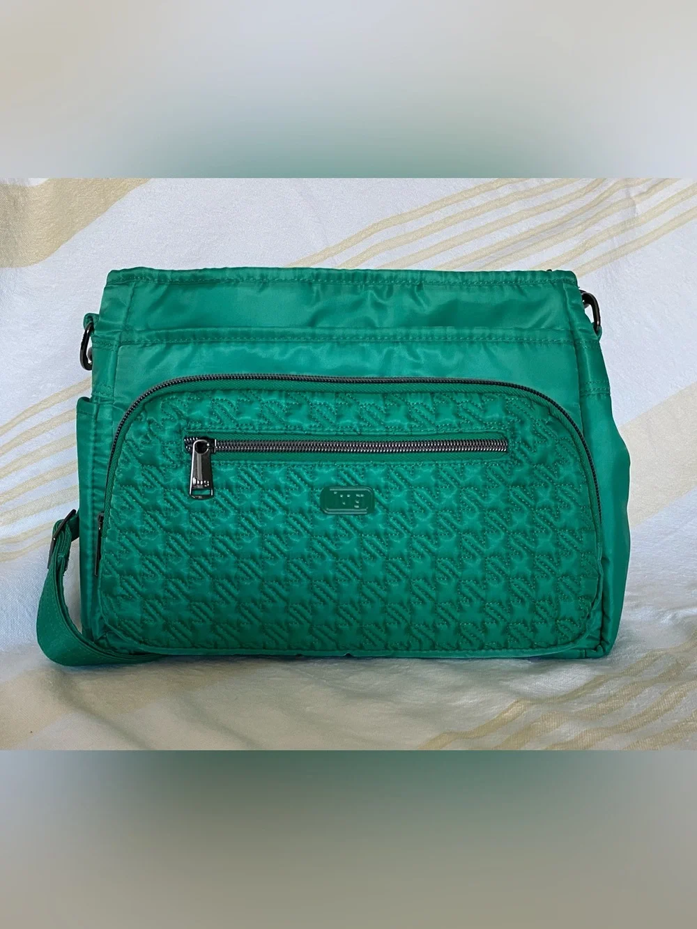 LUG | Kelly Green ☘️ Quilted Crossbody ~ 11”x 8.5”x 3” Medium - Picture 3 of 15
